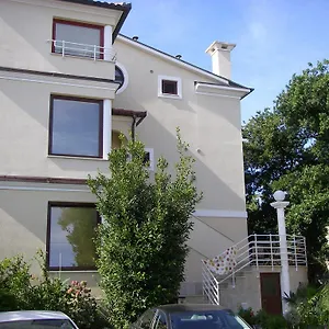 https://apartments-premantura.in-istria.net