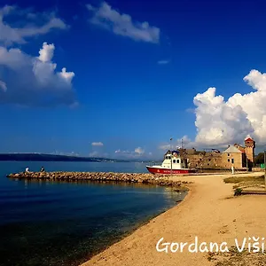 https://apartment-silvia-kastela.hotels-in-trogir.com