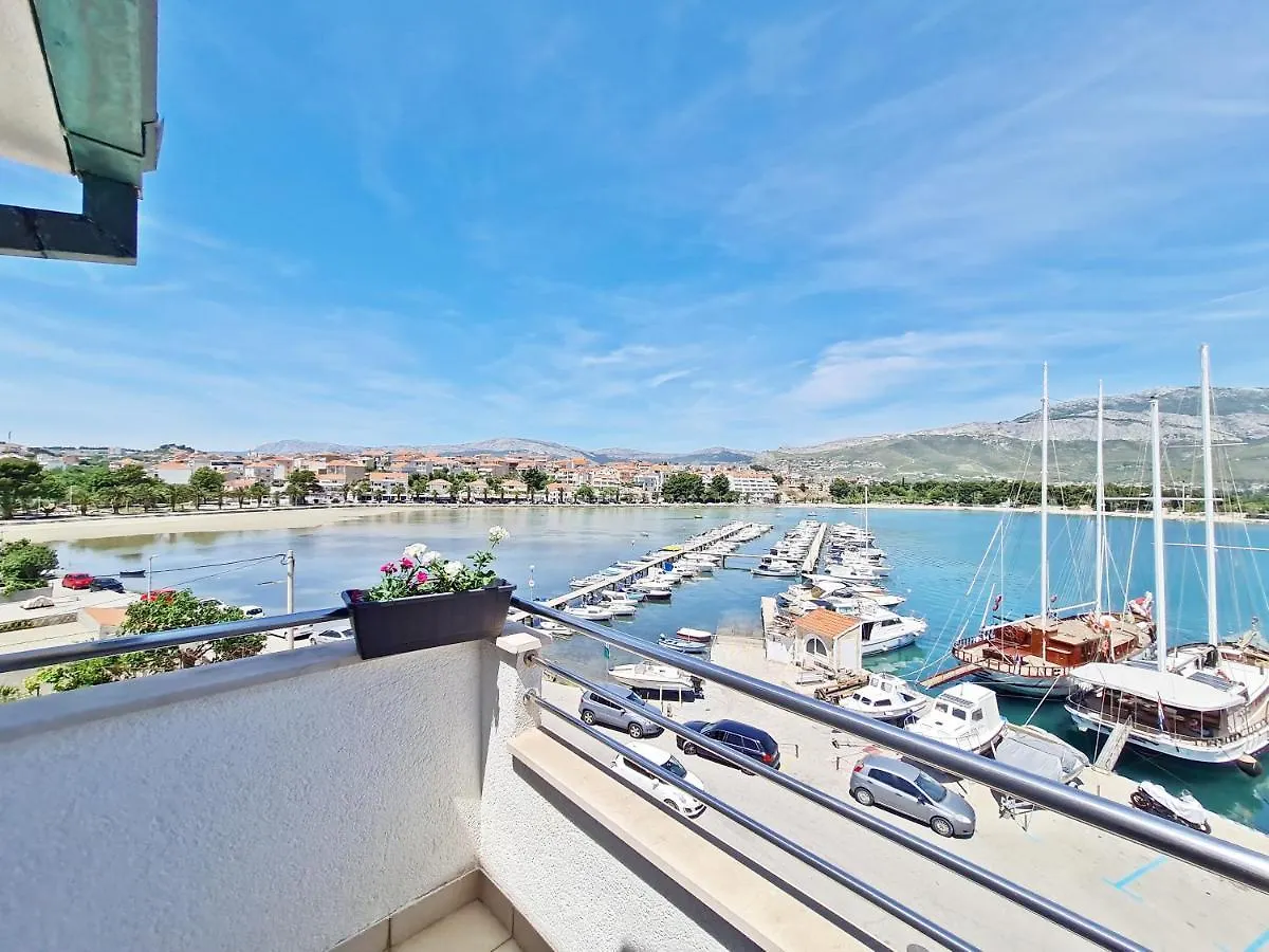 ゲストハウス Rooms And Apartments Porat Stobreč
