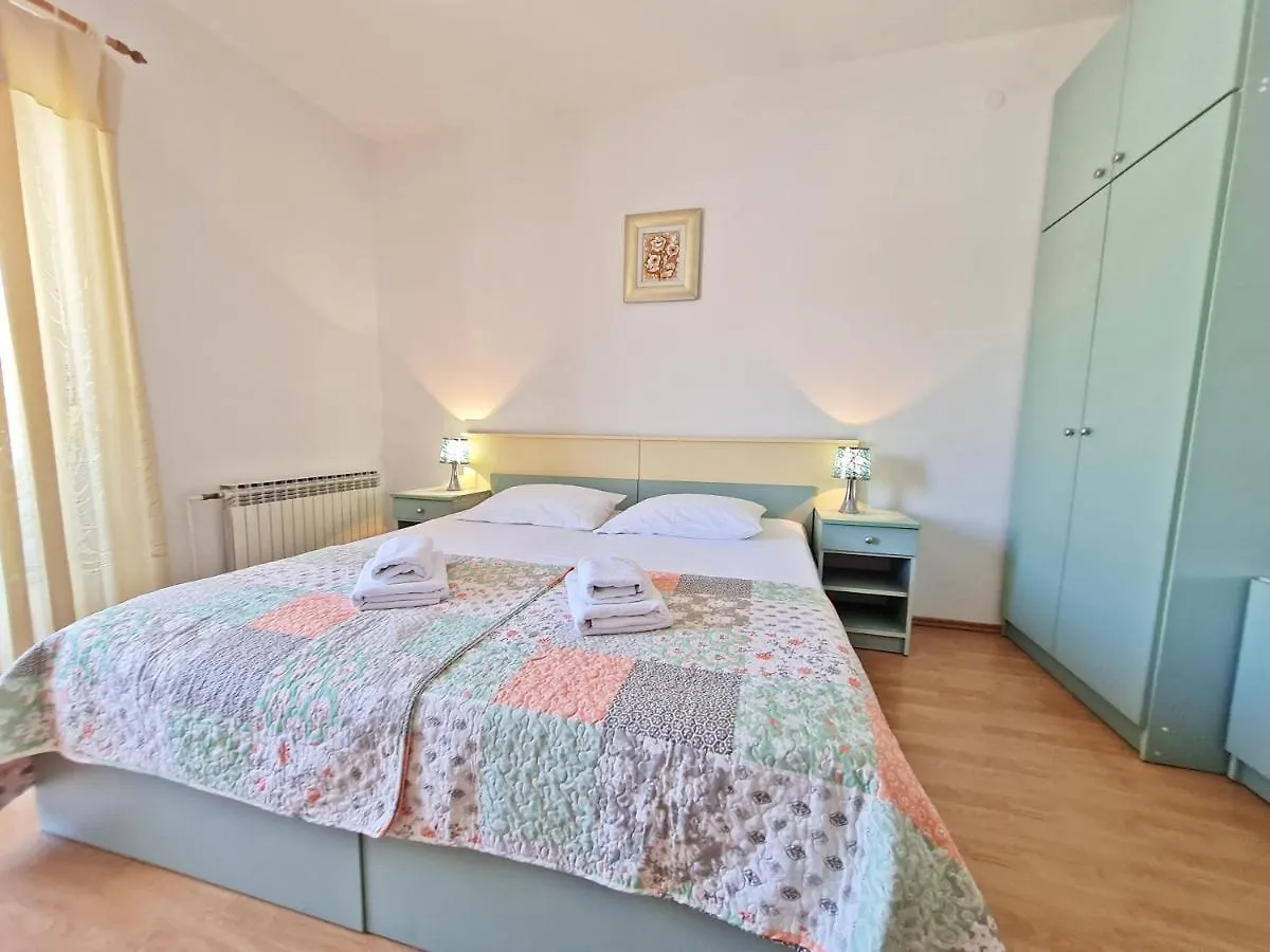 Rooms And Apartments Porat Stobrec