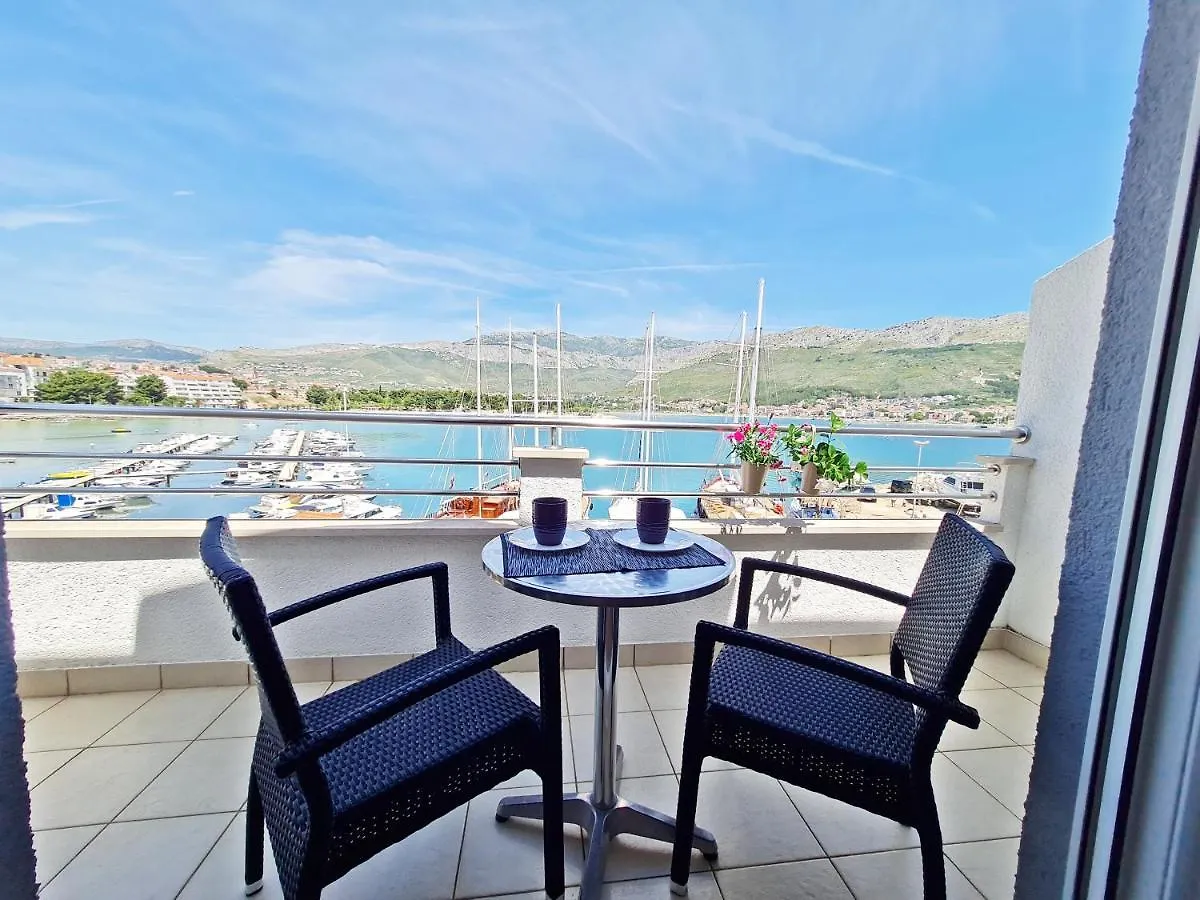 Rooms And Apartments Porat Stobrec Guest house