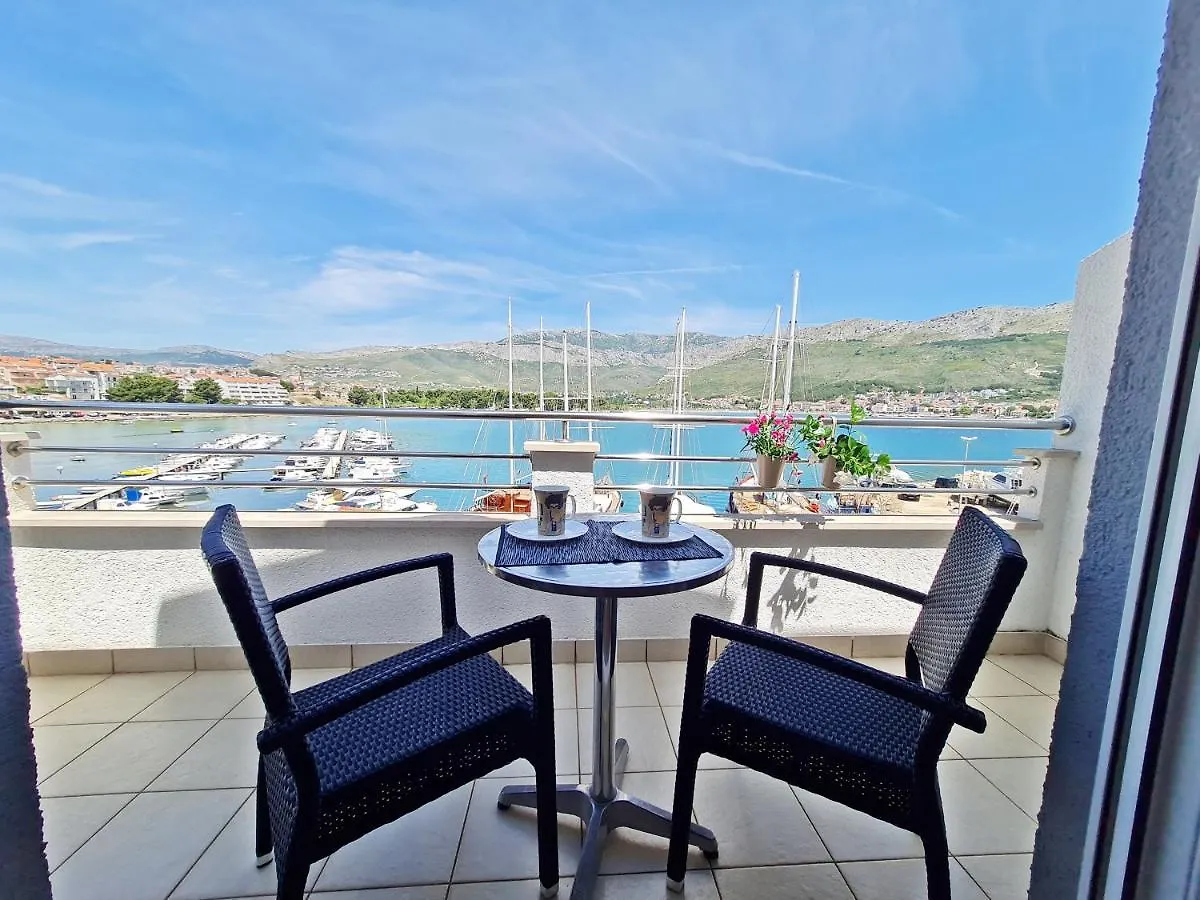 Rooms And Apartments Porat Stobrec 3*,  Croatia