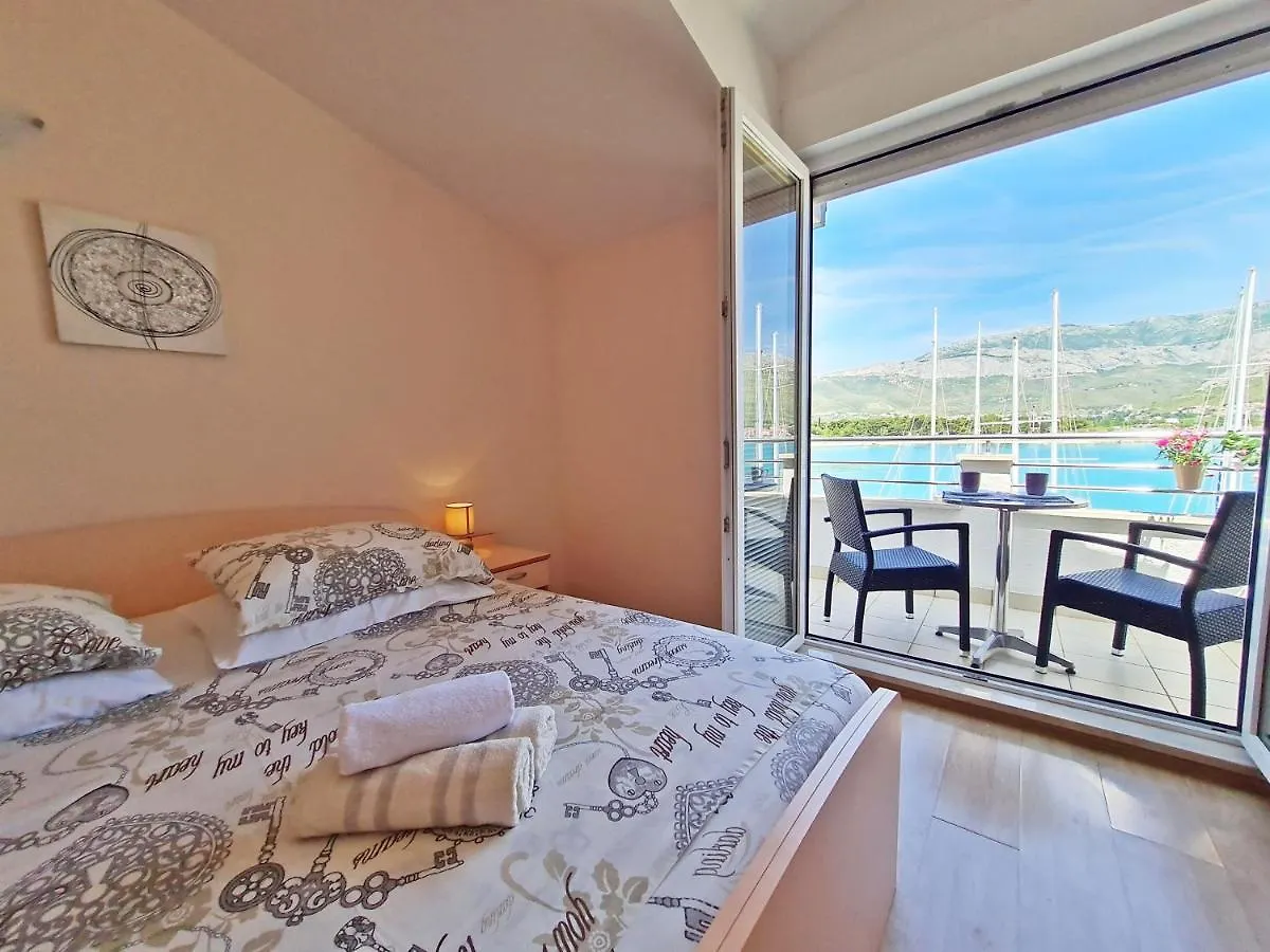 Rooms And Apartments Porat Stobrec 3*,  Croatia