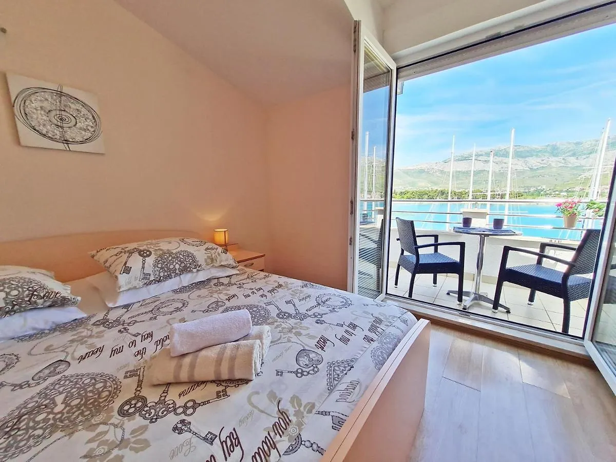 Rooms And Apartments Porat Stobrec