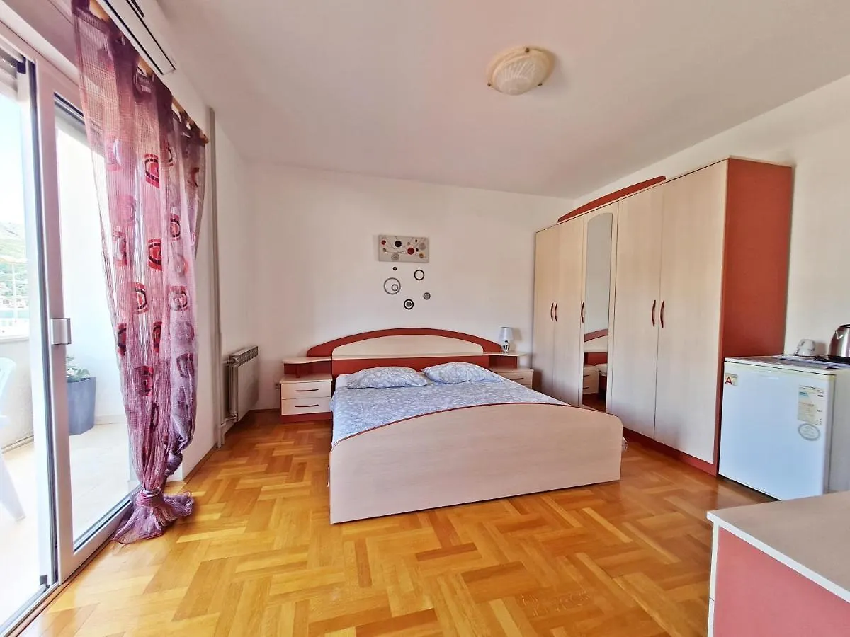 Guest house Rooms And Apartments Porat Stobrec