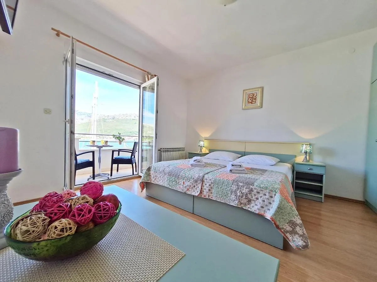Guest house Rooms And Apartments Porat Stobrec