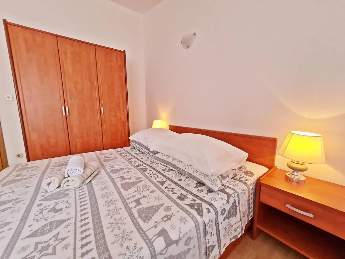 Rooms And Apartments Porat Stobrec 3*,  Croatia