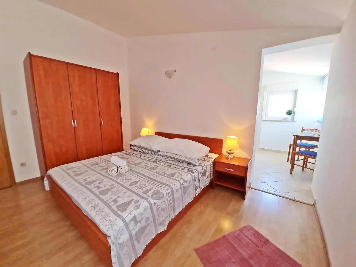Rooms And Apartments Porat Stobrec Guest house