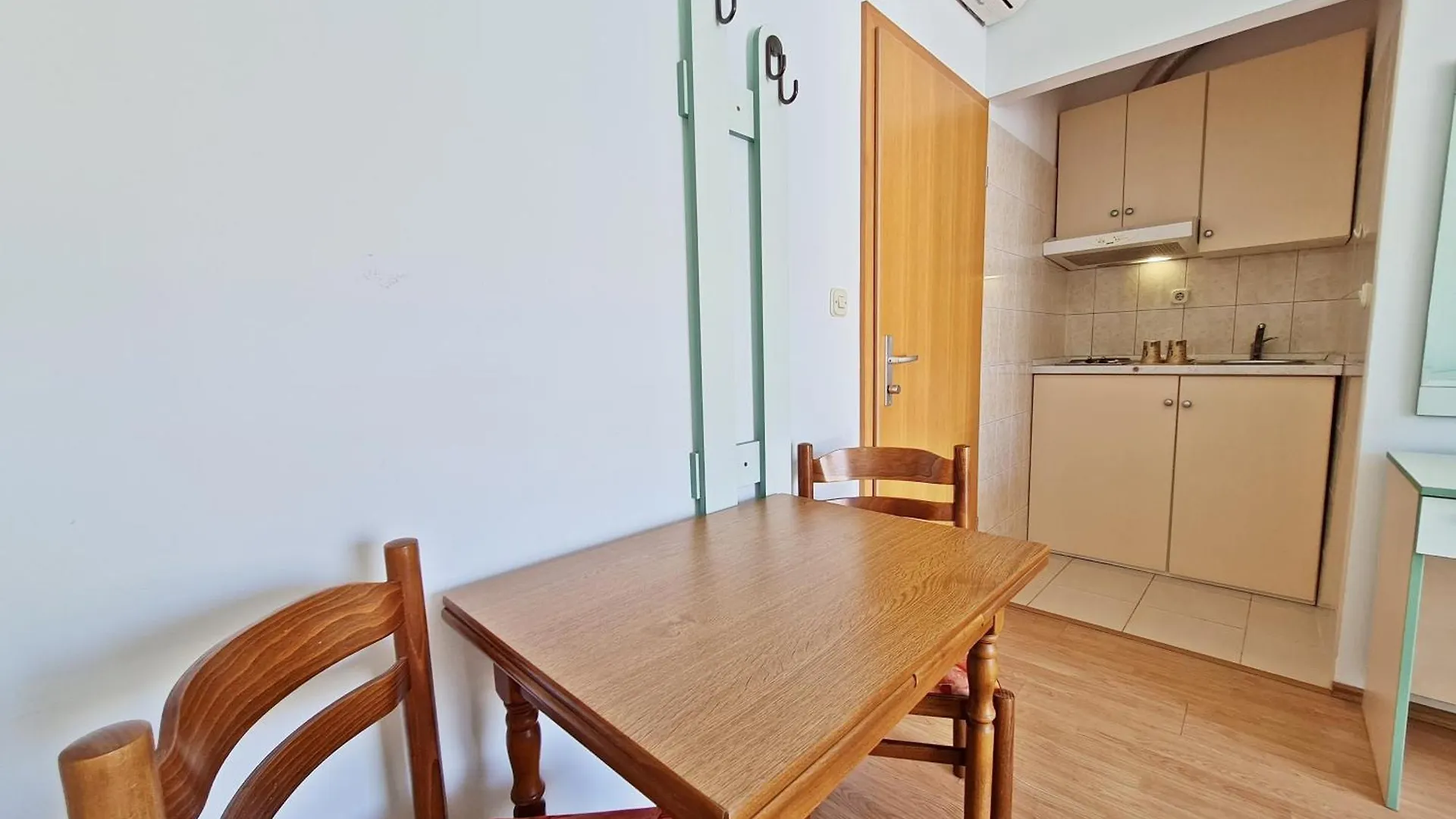 Rooms And Apartments Porat Stobrec 3*,  Croatia
