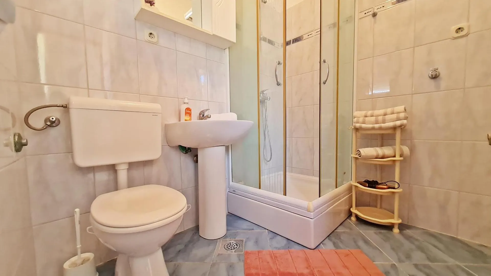 Rooms And Apartments Porat Stobrec Guest house