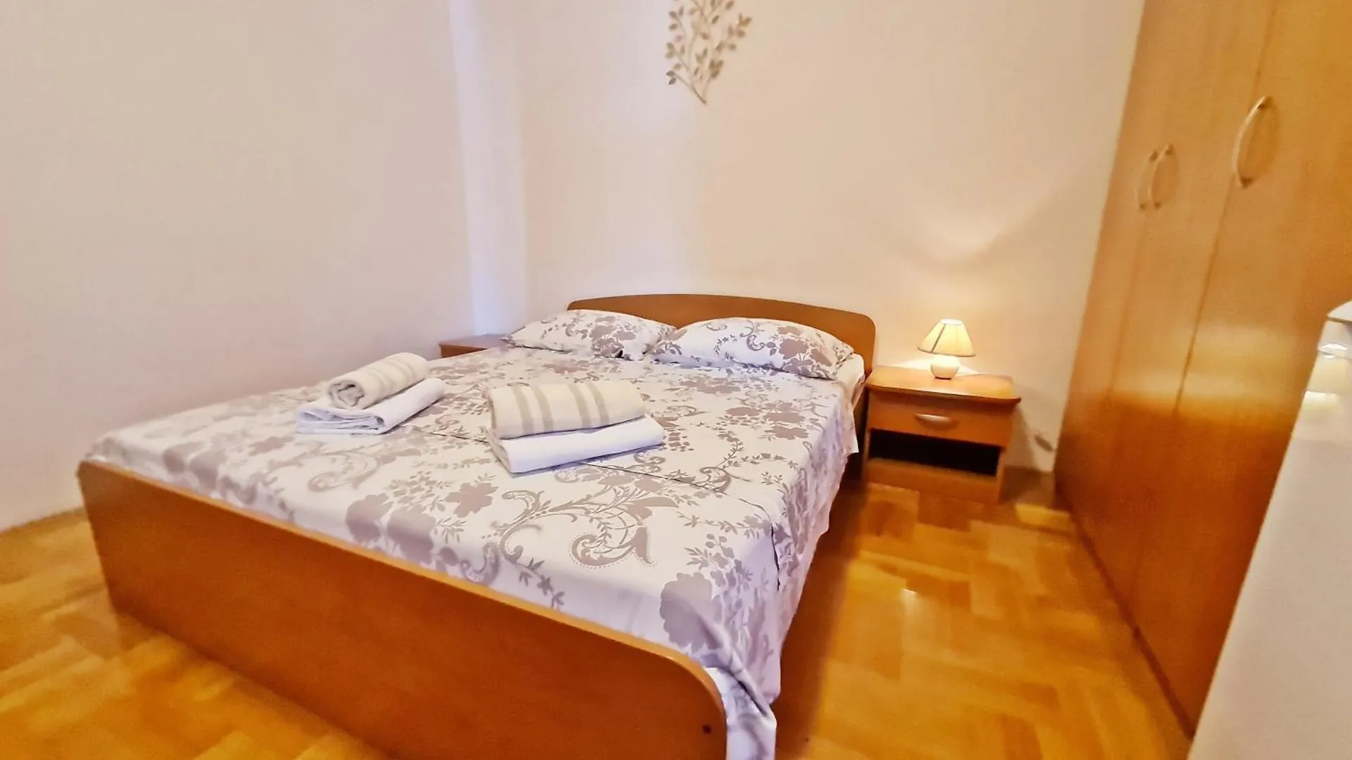 Rooms And Apartments Porat Stobrec Guest house