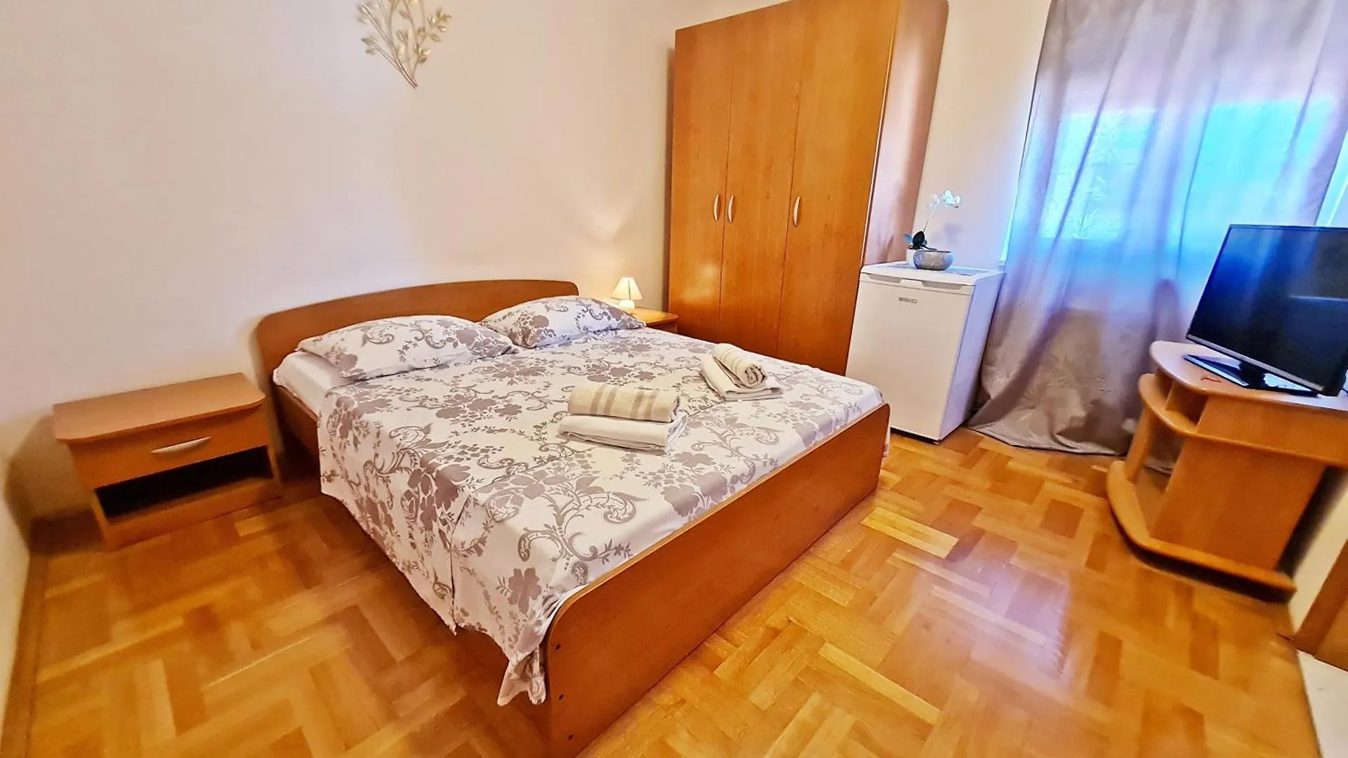Rooms And Apartments Porat Stobrec Guest house