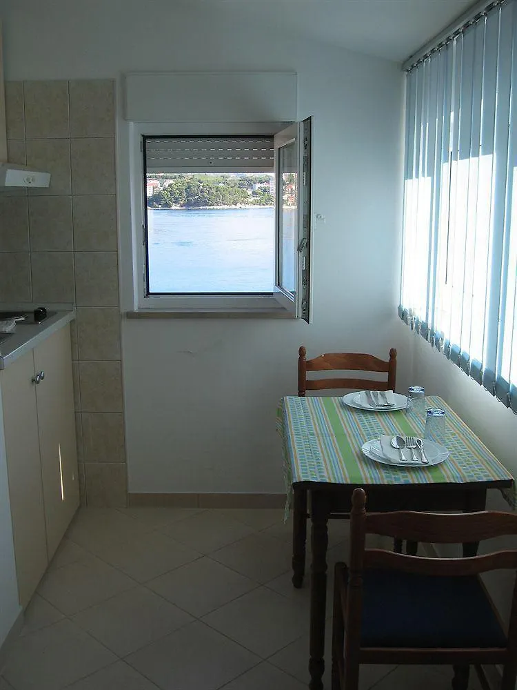 Rooms And Apartments Porat Stobrec