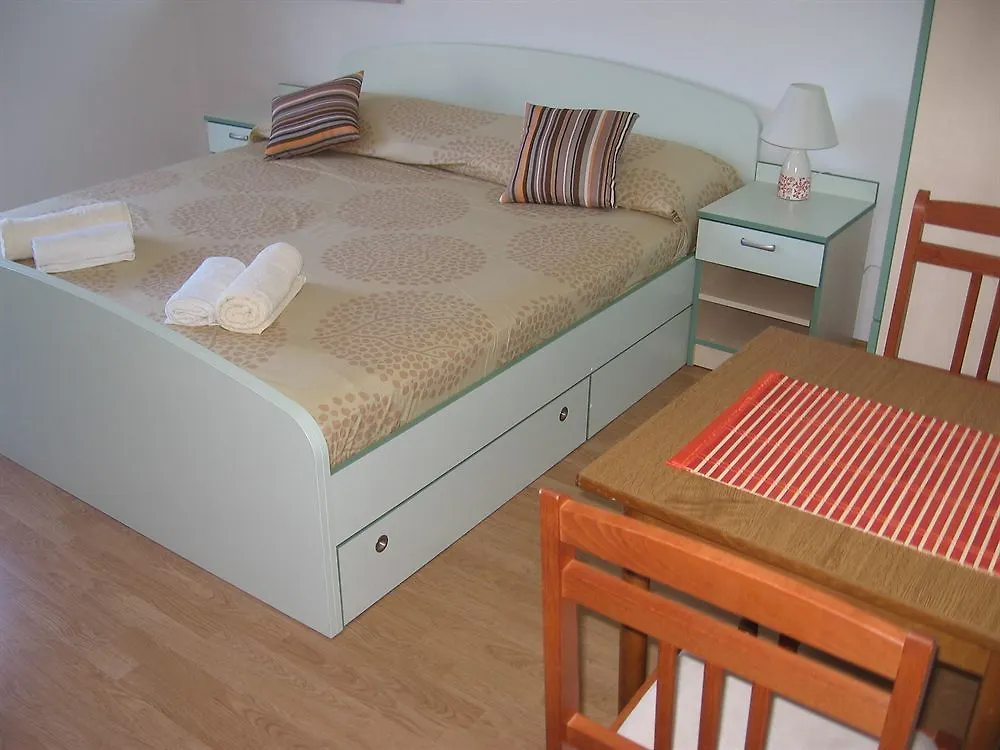 Guest house Rooms And Apartments Porat Stobrec