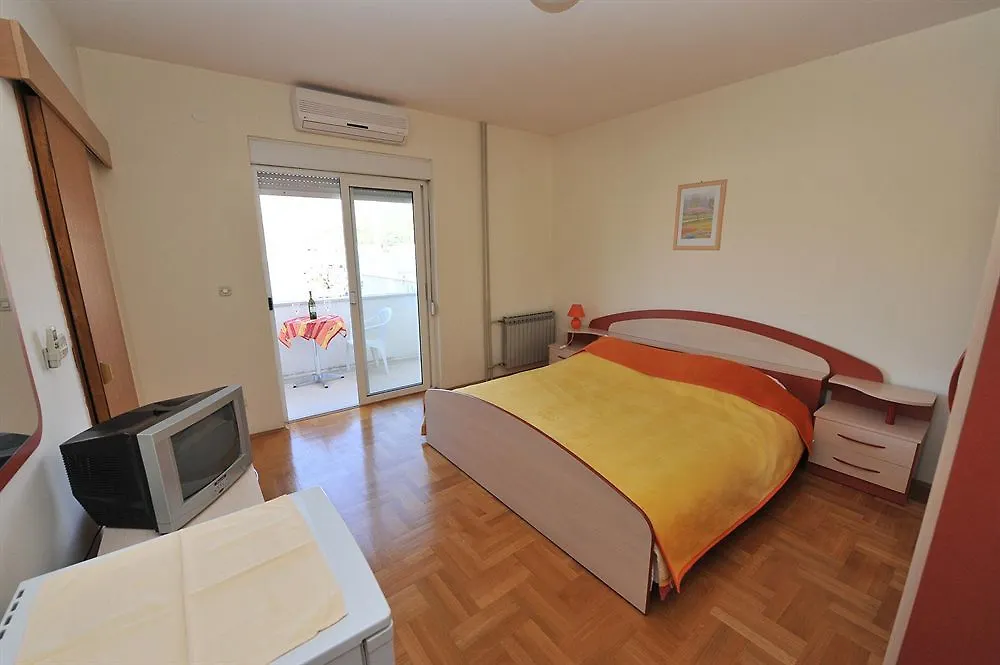 Rooms And Apartments Porat Stobrec Guest house