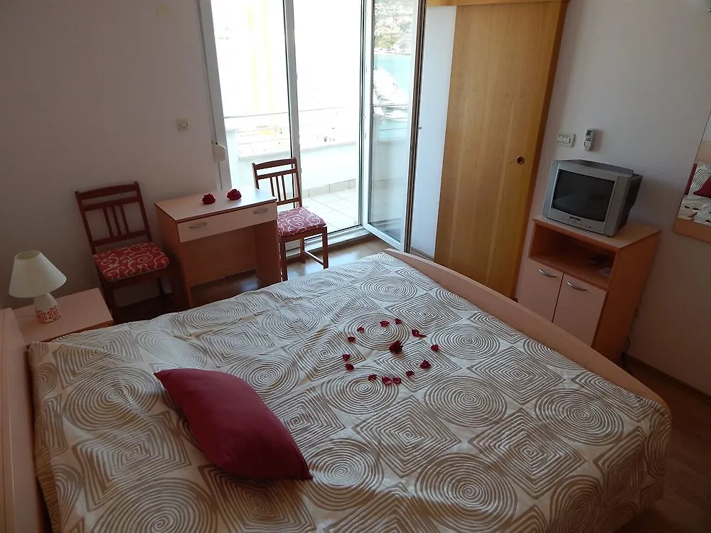 Rooms And Apartments Porat Stobrec Guest house