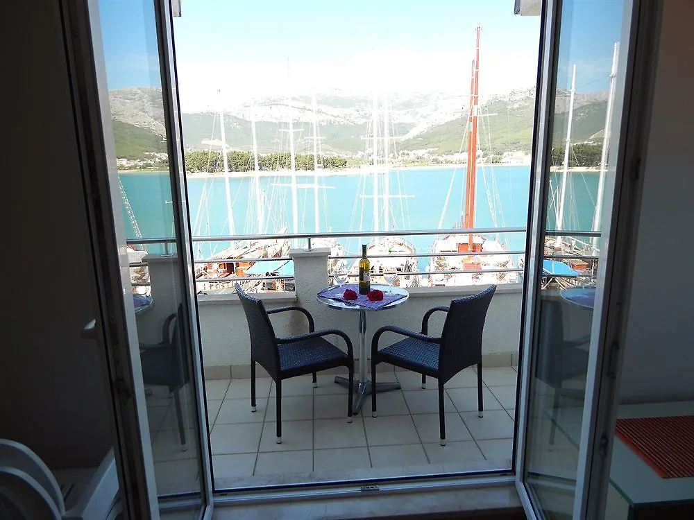 Guest house Rooms And Apartments Porat Stobrec