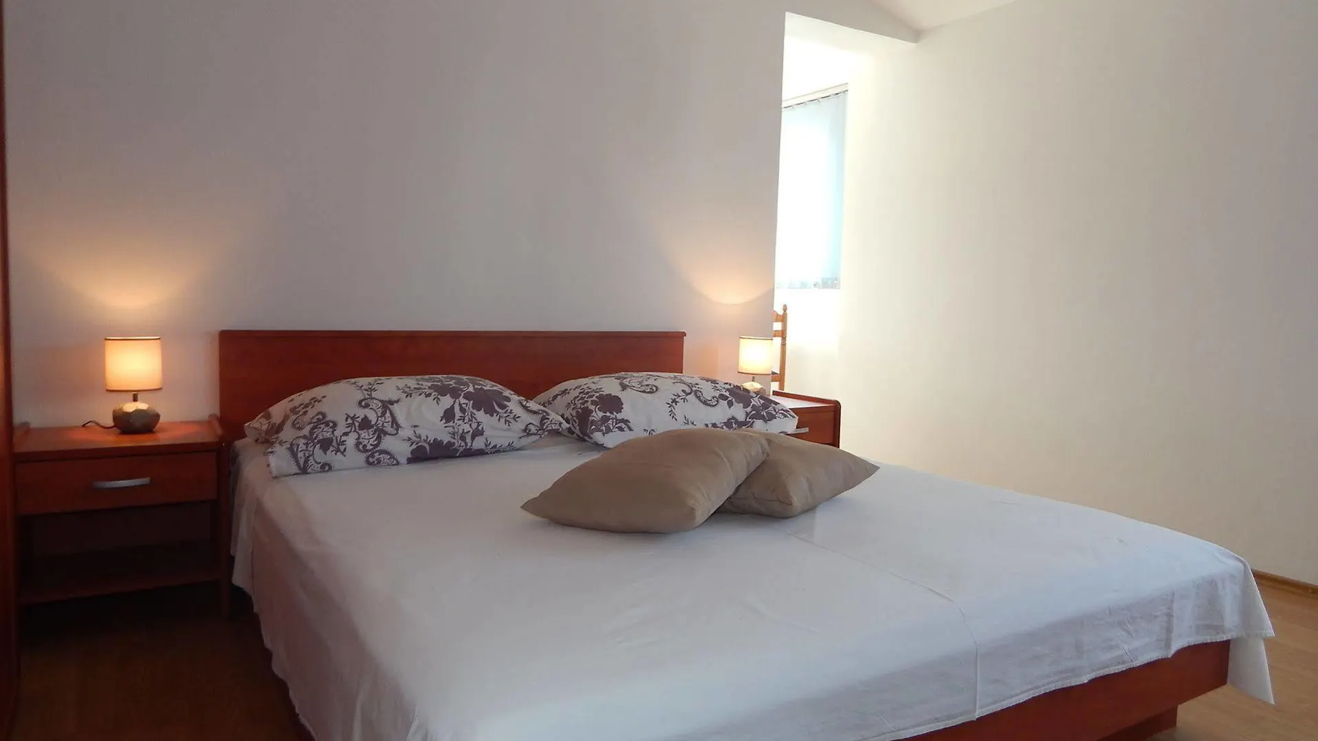 Rooms And Apartments Porat Stobrec 3*,