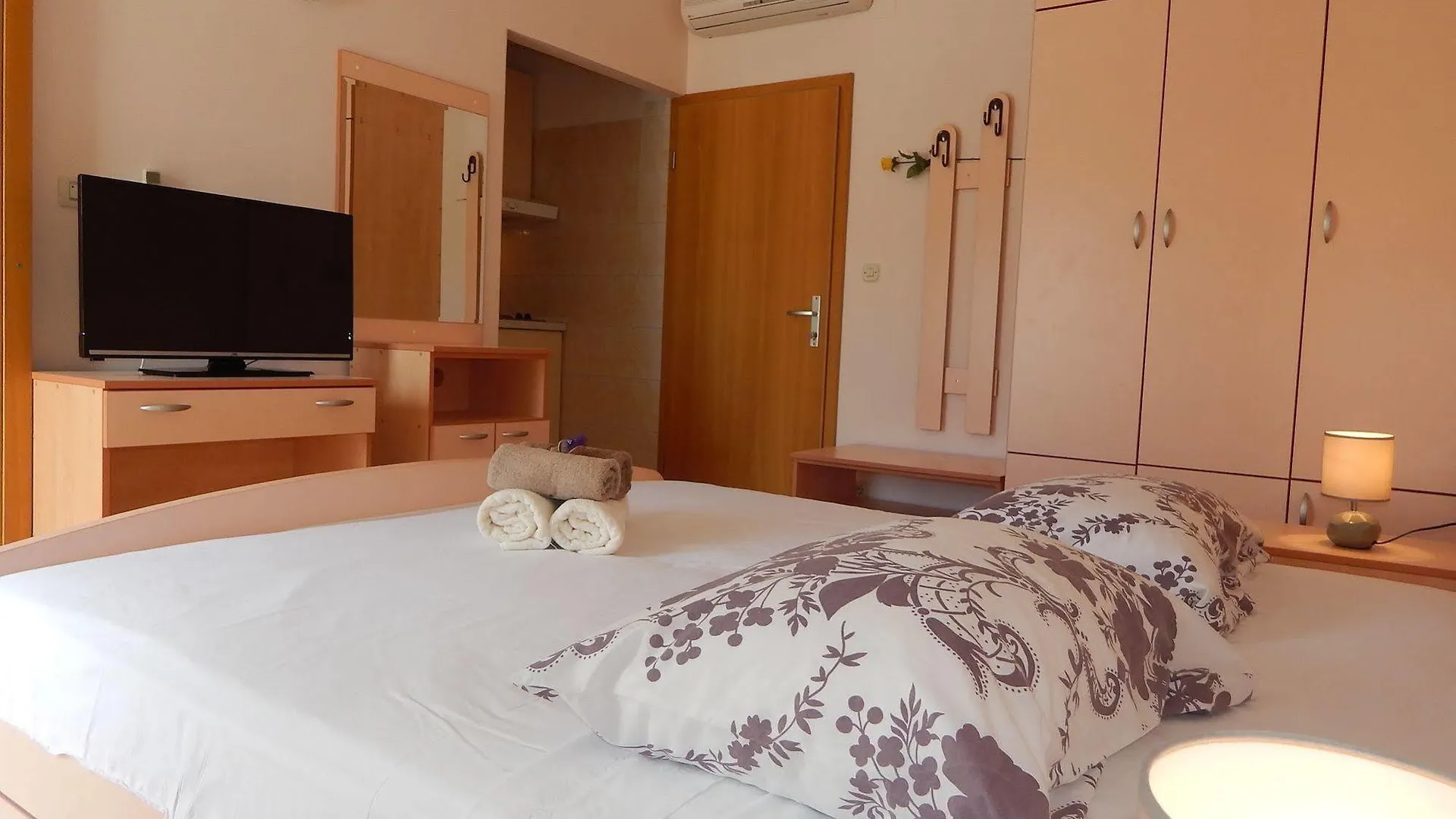 Rooms And Apartments Porat Stobrec 3*,  Croatia