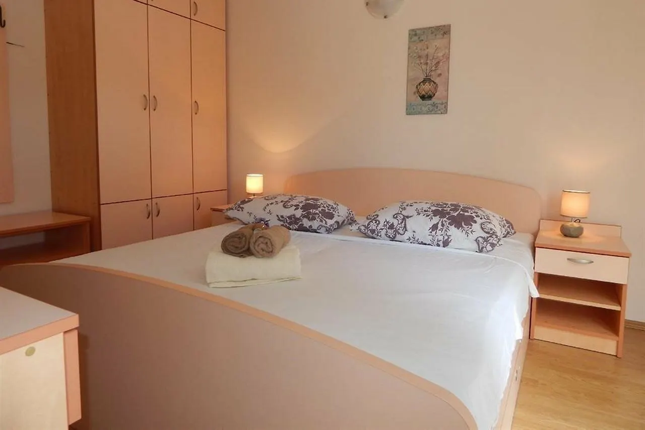Rooms And Apartments Porat Stobrec